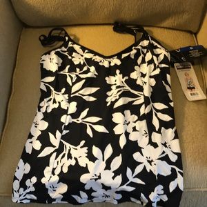 New with tags Miracle suit swim top with underwire